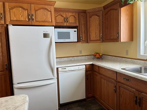 194 3Rd Avenue, Benito, MB - Indoor Photo Showing Kitchen