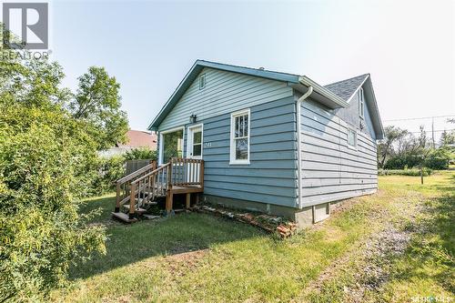 241 Manitoba Avenue, Kerrobert, SK - Outdoor