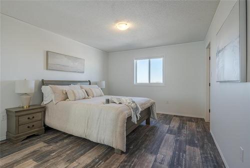 10 Vista Lane, Mitchell, MB - Indoor Photo Showing Bedroom