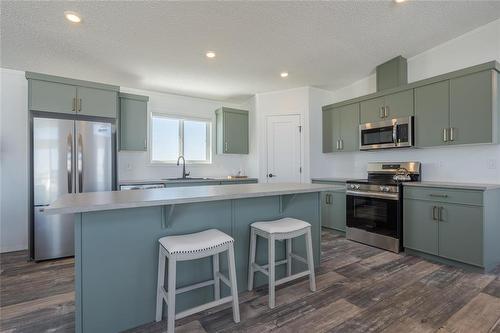 10 Vista Lane, Mitchell, MB - Indoor Photo Showing Kitchen With Upgraded Kitchen