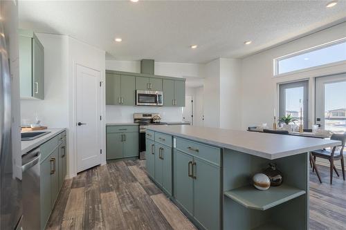 10 Vista Lane, Mitchell, MB - Indoor Photo Showing Kitchen With Upgraded Kitchen