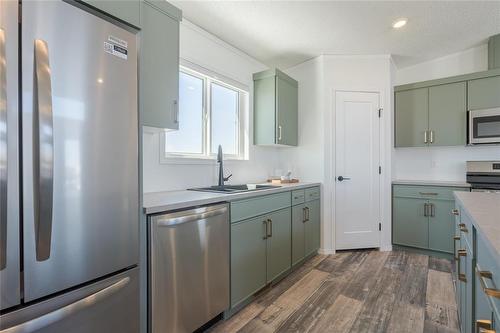 10 Vista Lane, Mitchell, MB - Indoor Photo Showing Kitchen With Double Sink