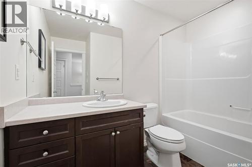 2 115 Veltkamp Crescent, Saskatoon, SK - Indoor Photo Showing Bathroom