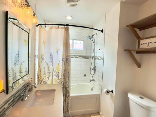 64 Maple Street, Thunder Bay, ON - Indoor Photo Showing Bathroom