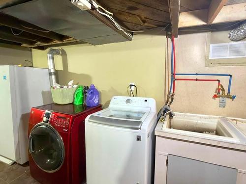 64 Maple Street, Thunder Bay, ON - Indoor Photo Showing Laundry Room