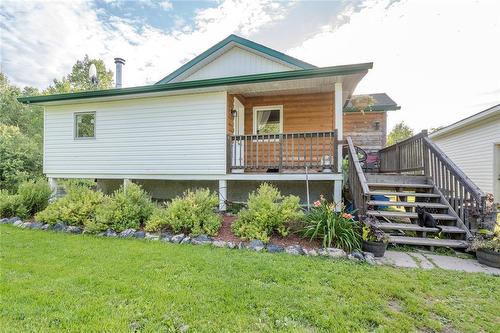 24 Wall Street, Zhoda, MB - Outdoor