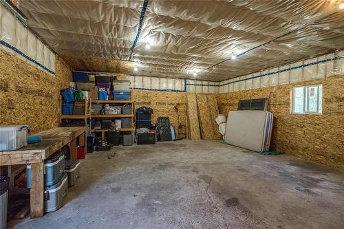 24 Wall Street, Zhoda, MB - Indoor