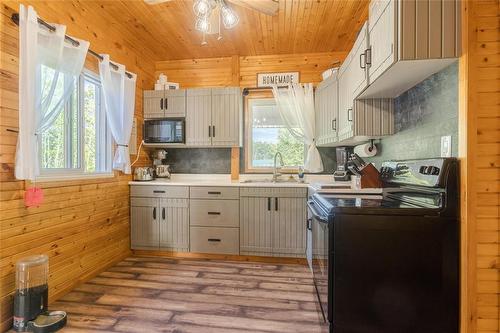 24 Wall Street, Zhoda, MB - Indoor Photo Showing Kitchen