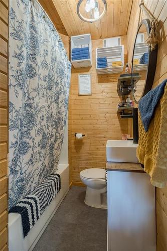 24 Wall Street, Zhoda, MB - Indoor Photo Showing Bathroom