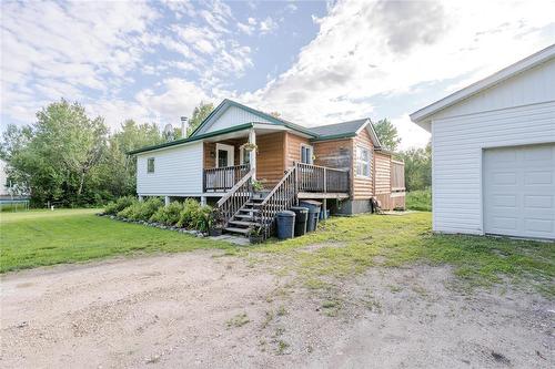 24 Wall Street, Zhoda, MB - Outdoor
