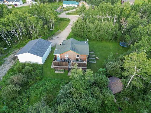 24 Wall Street, Zhoda, MB - Outdoor