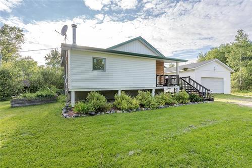 24 Wall Street, Zhoda, MB - Outdoor