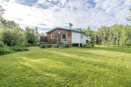 24 Wall Street, Zhoda, MB - Outdoor