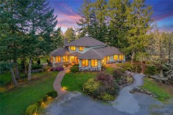 240 Viaduct Ave WESTSaanich, BC V9E 2B6