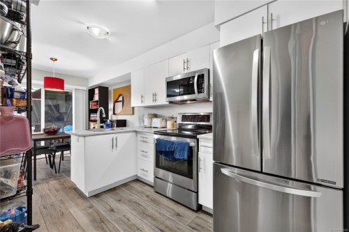 1985 Atherly Close, Sooke, BC - Indoor Photo Showing Kitchen