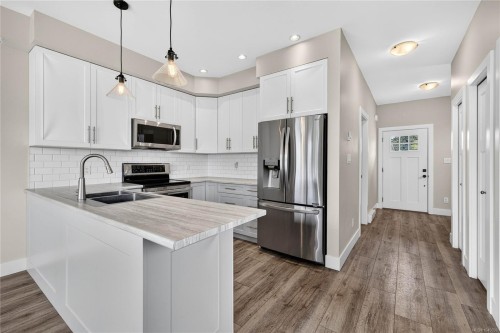 1985 Atherly Close, Sooke, BC - Indoor Photo Showing Kitchen With Upgraded Kitchen