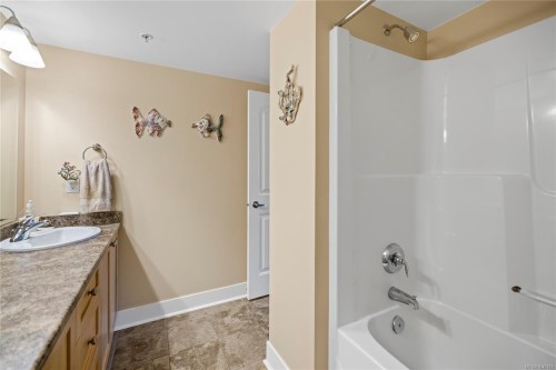 #308-1620 Townsite Rd, Nanaimo, BC - Indoor Photo Showing Bathroom