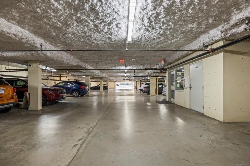 #308-1620 Townsite Rd, Nanaimo, BC - Indoor Photo Showing Garage