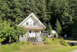 406 Ferris Rd Zeballos, BC V0P 2A0