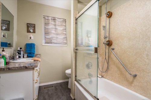 3315 Hammond Bay Rd, Nanaimo, BC - Indoor Photo Showing Bathroom