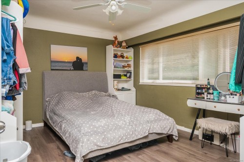 3315 Hammond Bay Rd, Nanaimo, BC - Indoor Photo Showing Bedroom