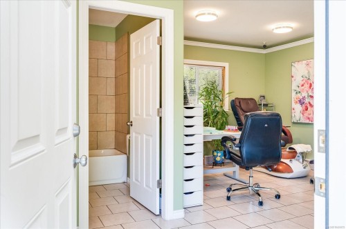 3315 Hammond Bay Rd, Nanaimo, BC - Indoor