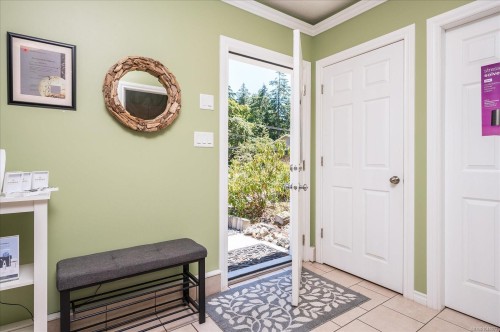 3315 Hammond Bay Rd, Nanaimo, BC - Indoor