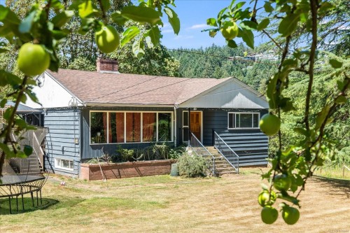 3315 Hammond Bay Rd, Nanaimo, BC 