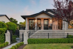 867 Victoria Ave Oak Bay, BC V8S 4N4