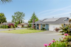 4200 Leaf Hill Green Saanich, BC V8X 4X8
