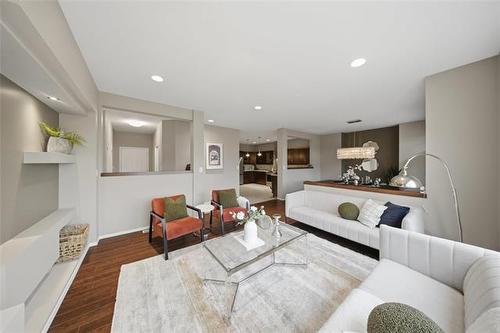 71 Charlottetown Rd, Winnipeg, MB - Indoor Photo Showing Living Room