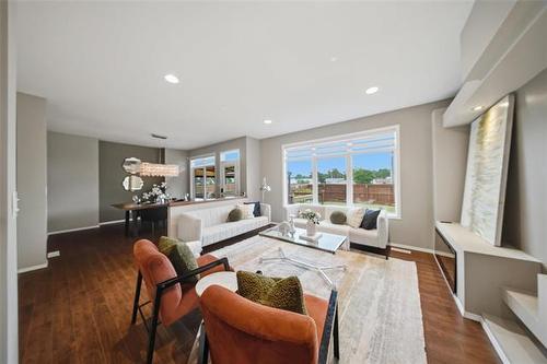 71 Charlottetown Rd, Winnipeg, MB - Indoor Photo Showing Living Room