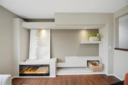 71 Charlottetown Rd, Winnipeg, MB - Indoor With Fireplace
