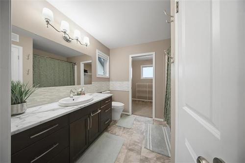 71 Charlottetown Rd, Winnipeg, MB - Indoor Photo Showing Bathroom