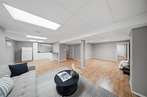 71 Charlottetown Rd, Winnipeg, MB - Indoor