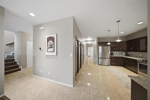 71 Charlottetown Rd, Winnipeg, MB - Indoor Photo Showing Kitchen