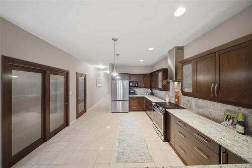 71 Charlottetown Rd, Winnipeg, MB - Indoor Photo Showing Kitchen