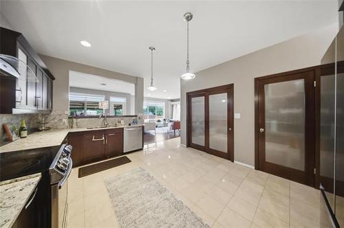 71 Charlottetown Rd, Winnipeg, MB - Indoor Photo Showing Kitchen With Upgraded Kitchen