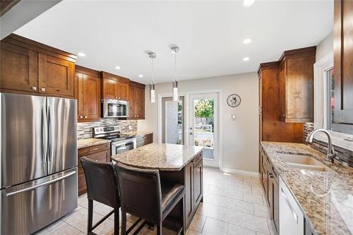 247 Augusta Dr, Winnipeg, MB - Indoor Photo Showing Kitchen With Upgraded Kitchen