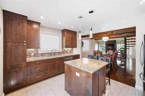 247 Augusta Dr, Winnipeg, MB - Indoor Photo Showing Kitchen