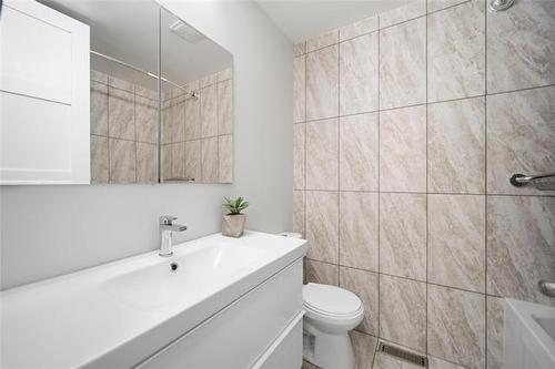 247 Augusta Dr, Winnipeg, MB - Indoor Photo Showing Bathroom