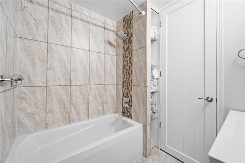 247 Augusta Dr, Winnipeg, MB - Indoor Photo Showing Bathroom