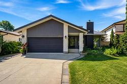 247 Augusta DR  Winnipeg, MB R3T 4H3