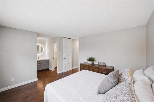 247 Augusta Dr, Winnipeg, MB - Indoor Photo Showing Bedroom