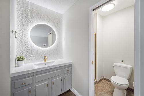 247 Augusta Dr, Winnipeg, MB - Indoor Photo Showing Bathroom