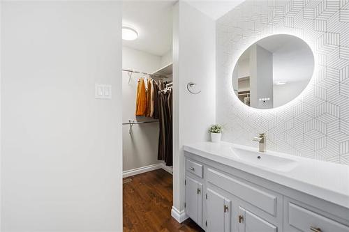 247 Augusta Dr, Winnipeg, MB - Indoor Photo Showing Bathroom