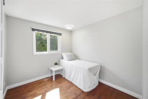 247 Augusta Dr, Winnipeg, MB - Indoor Photo Showing Bedroom