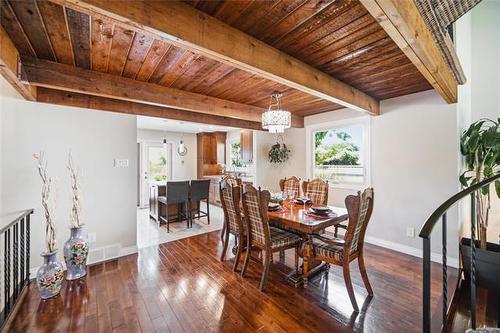 247 Augusta Dr, Winnipeg, MB - Indoor Photo Showing Dining Room