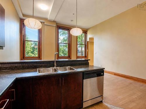 101 5355 Russell, Halifax Peninsula, NS - Indoor Photo Showing Kitchen With Double Sink