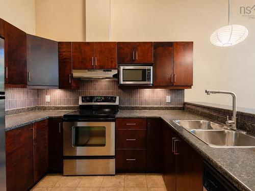101 5355 Russell, Halifax Peninsula, NS - Indoor Photo Showing Kitchen With Double Sink